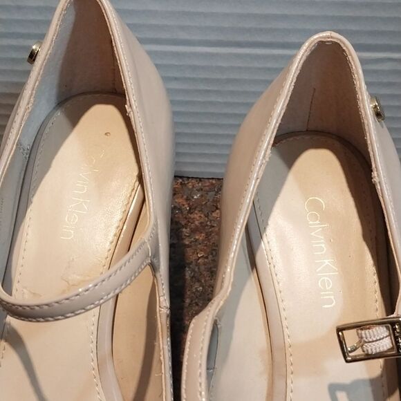 Calvin klein " "Loretta"Elegant Cream Peep-Toe Heels..Size 6.5 - Picture 2 of 6